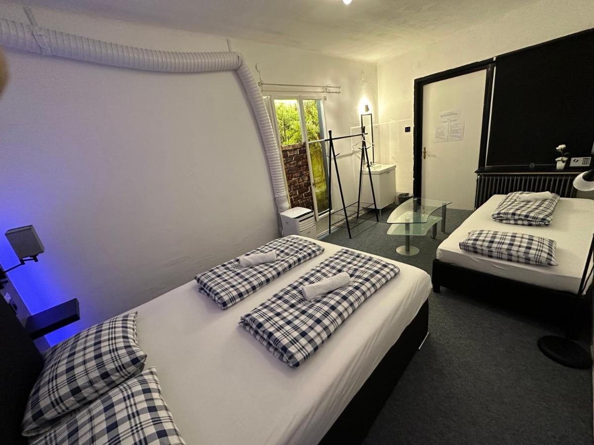 Hostel Lovely Rooms, City Center, Shared Bathroom, Windows To Corridor Villach Eksteriør bilde