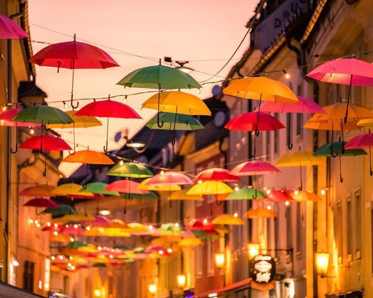Hostel Lovely Rooms, City Center, Shared Bathroom, Windows To Corridor Villach Eksteriør bilde