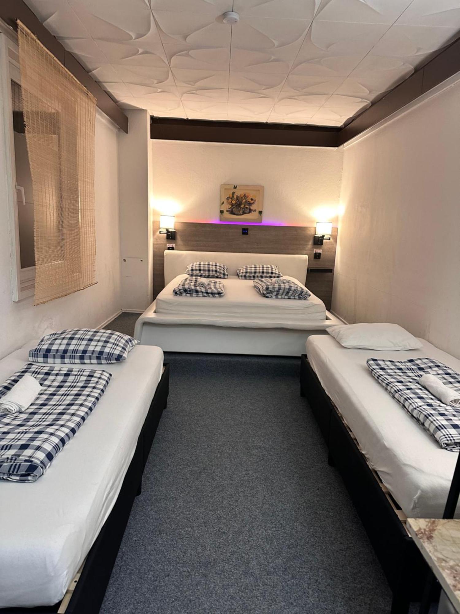 Hostel Lovely Rooms, City Center, Shared Bathroom, Windows To Corridor Villach Eksteriør bilde