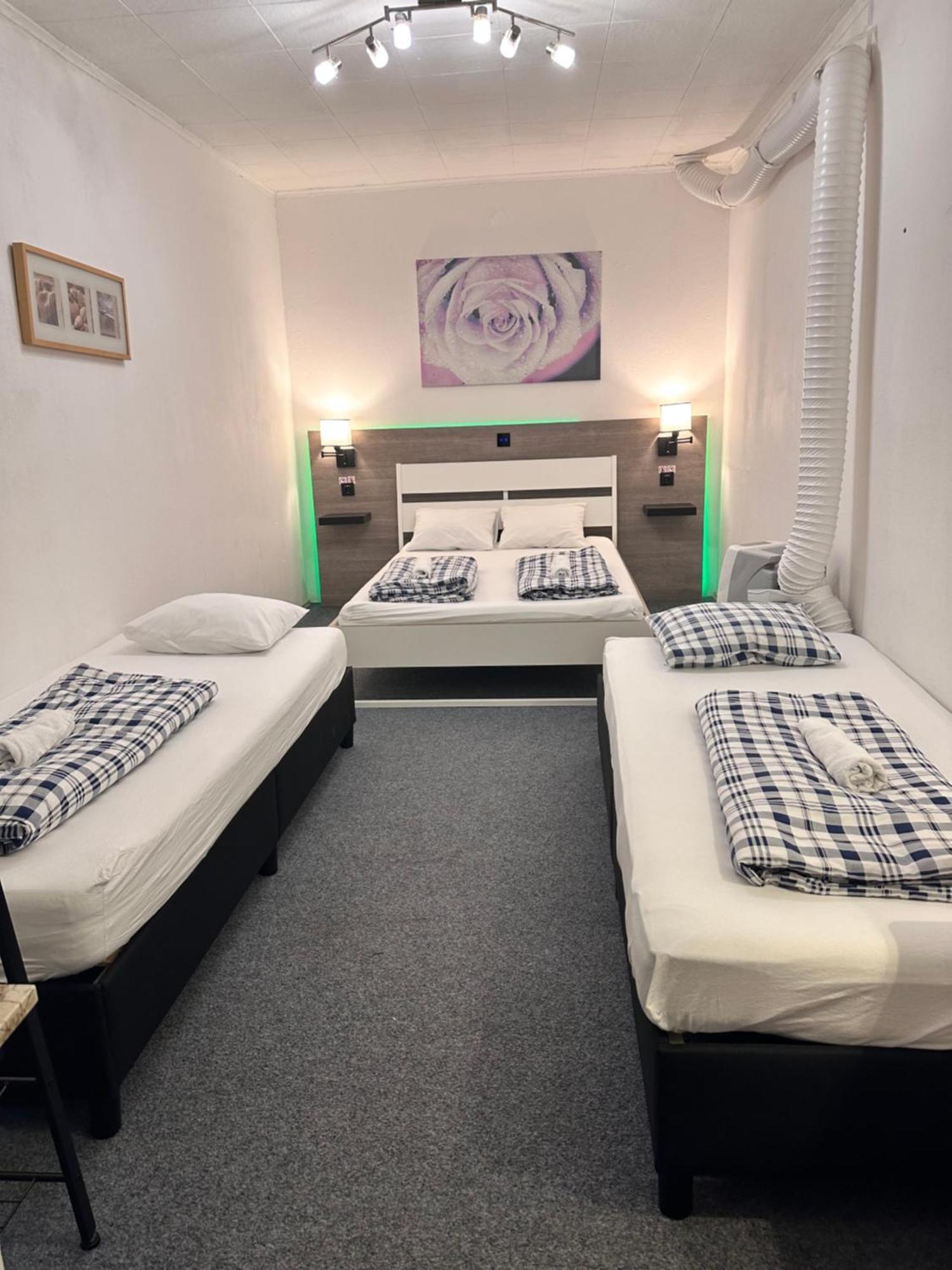 Hostel Lovely Rooms, City Center, Shared Bathroom, Windows To Corridor Villach Rom bilde
