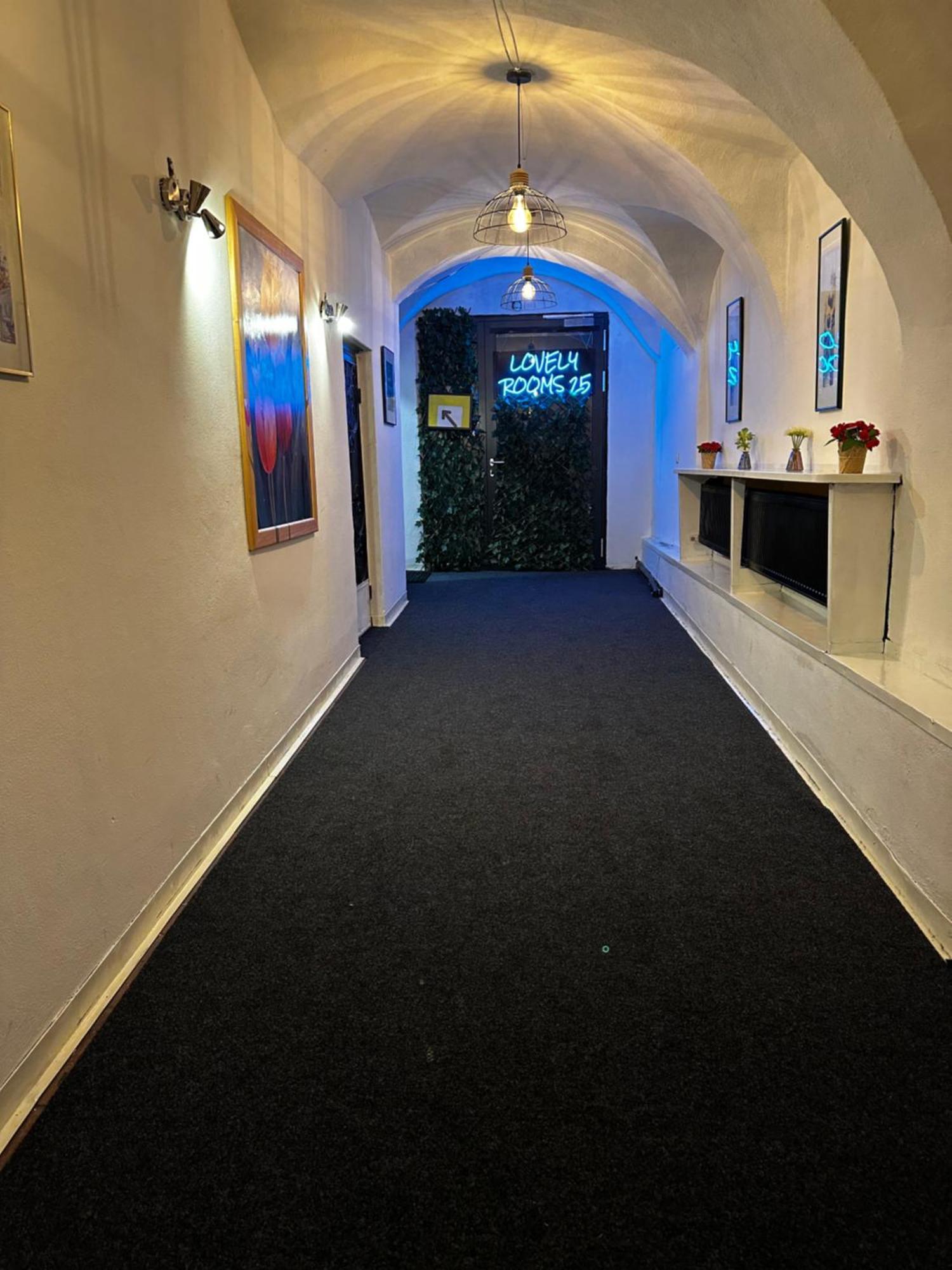 Hostel Lovely Rooms, City Center, Shared Bathroom, Windows To Corridor Villach Eksteriør bilde