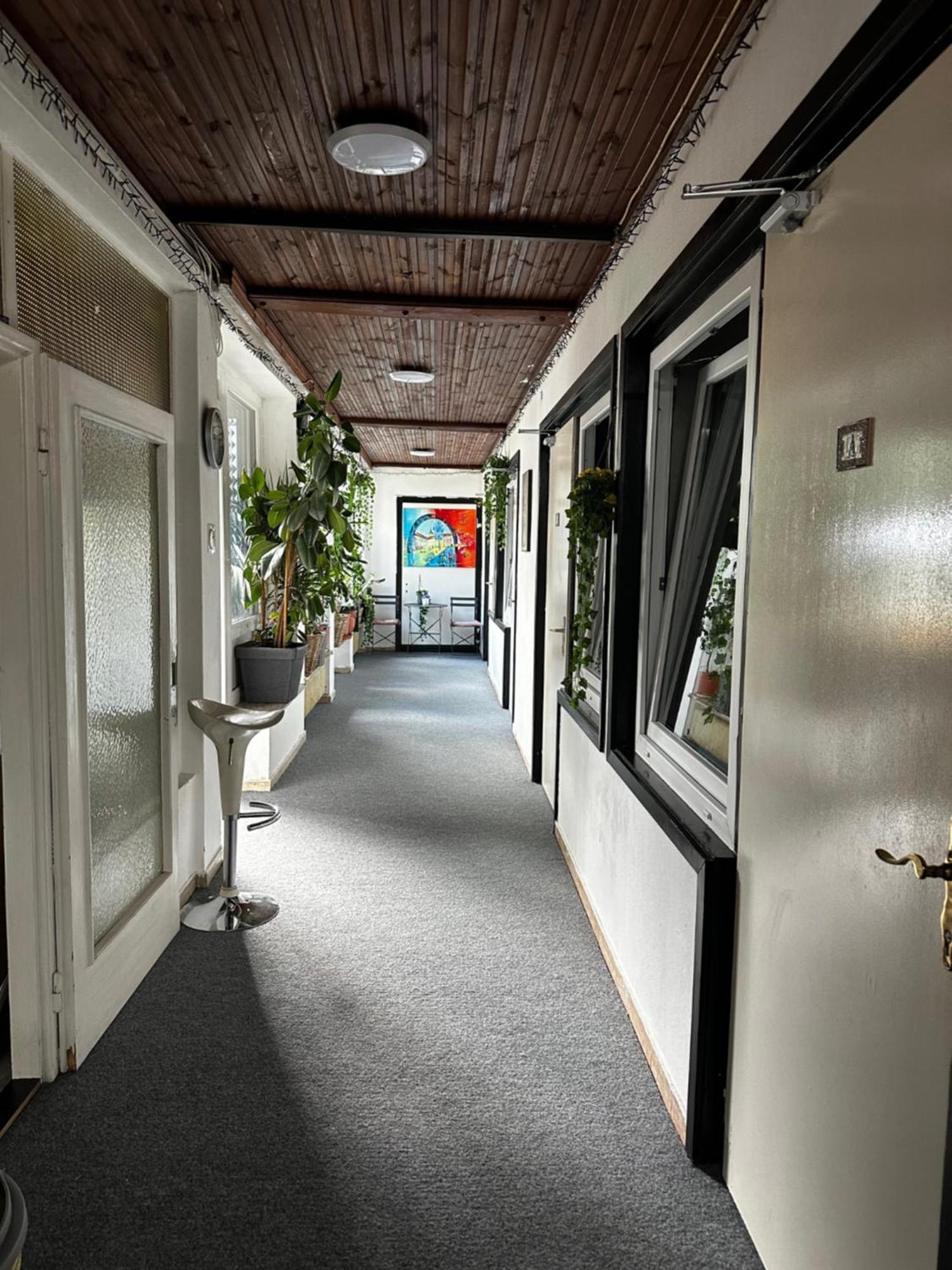Hostel Lovely Rooms, City Center, Shared Bathroom, Windows To Corridor Villach Eksteriør bilde